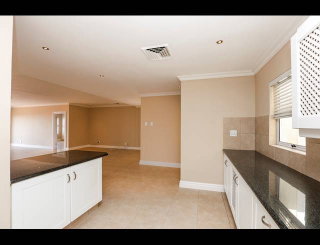 3 BEDROOM APARTMENT FOR SALE IN LA LUCIA
